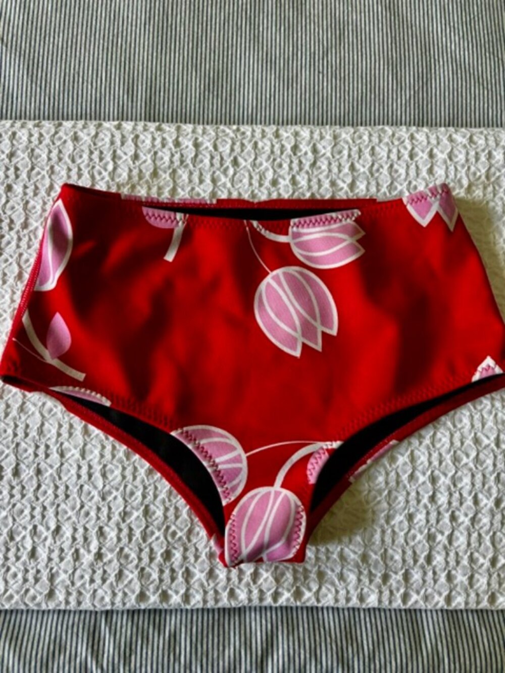 Cynthia Rowley neoprene/wetsuit material swim bottoms.
